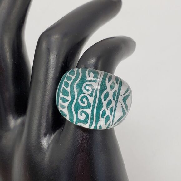 🔹️Green & Clear Painted Ring Size 6 - Picture 1 of 11